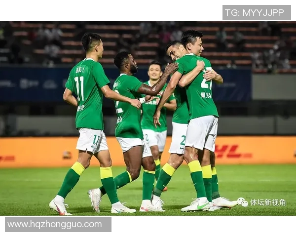 深圳足球队在世界杯预选赛中以79分高居积分榜首位展现强劲实力